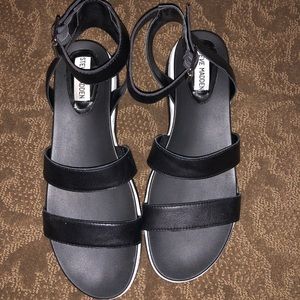 Black and White Steve Madden platform sandals